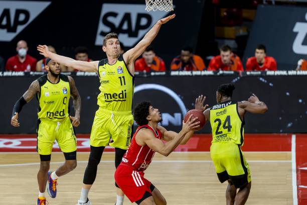 英超球场容 英超球场容